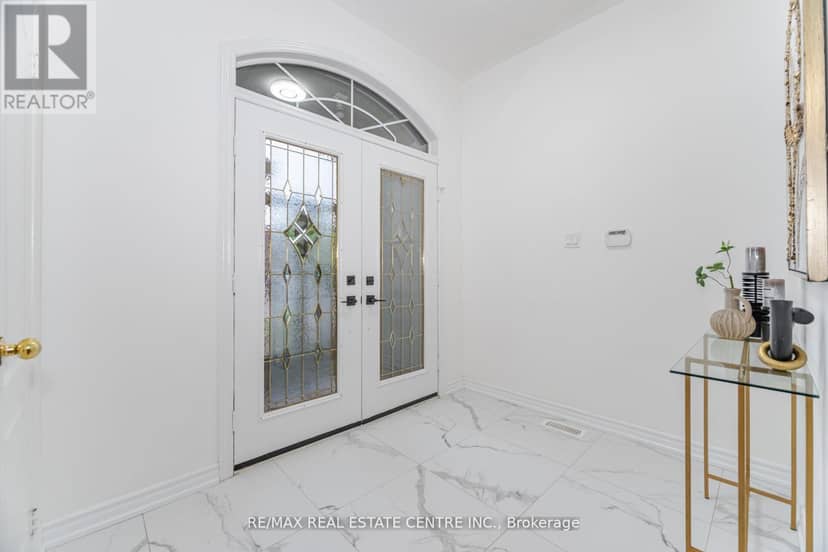 24 Futura Avenue, Richmond Hill, photo 4