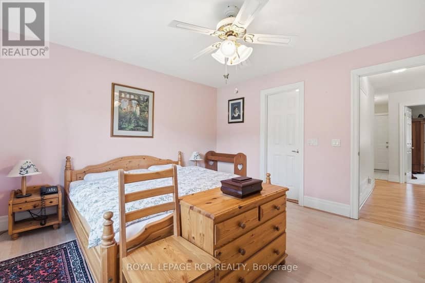 1 - 28 Reddington Drive — photo 17 of 40