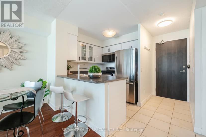 1609 - 235 Sherway Gardens Road — photo 7 of 40