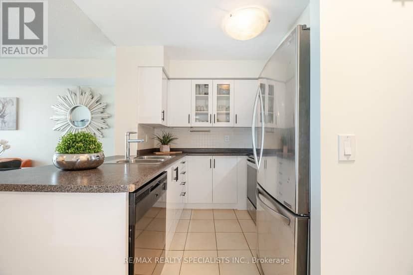 1609 - 235 Sherway Gardens Road — photo 8 of 40
