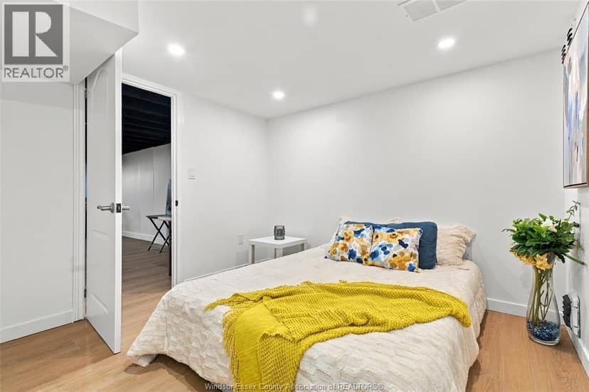 4045 Dougall Avenue — photo 24 of 32