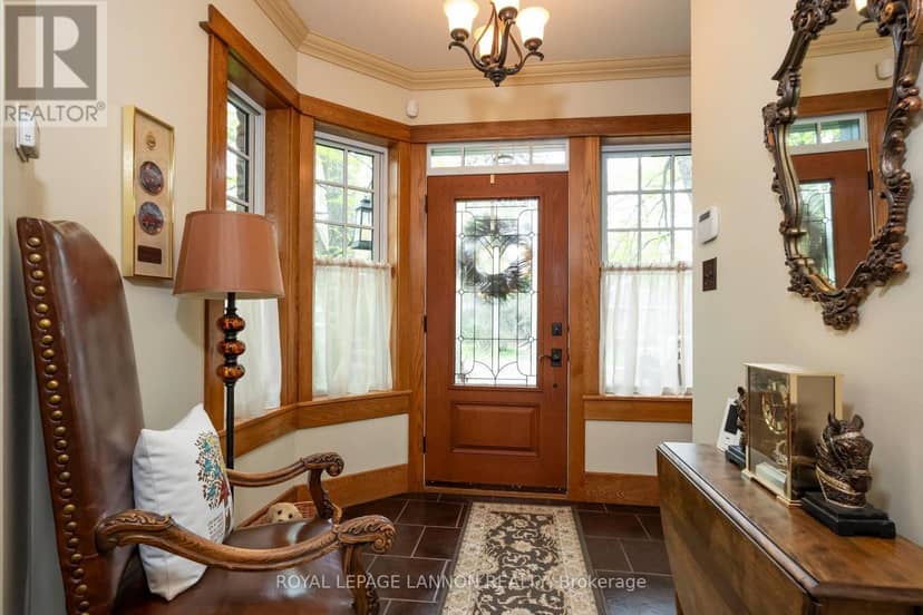 34 Winnipeg Avenue — photo 10 of 40
