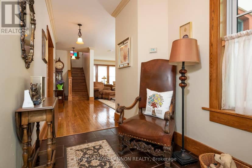 34 Winnipeg Avenue — photo 11 of 40