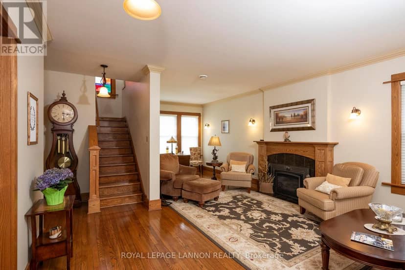 34 Winnipeg Avenue — photo 12 of 40