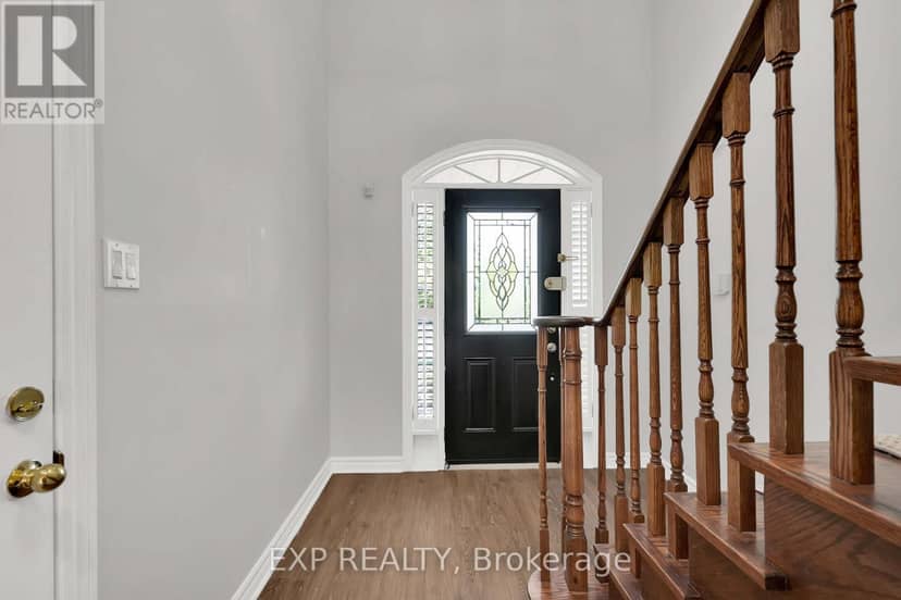 6 Purdy Crescent W, Toronto, photo 2