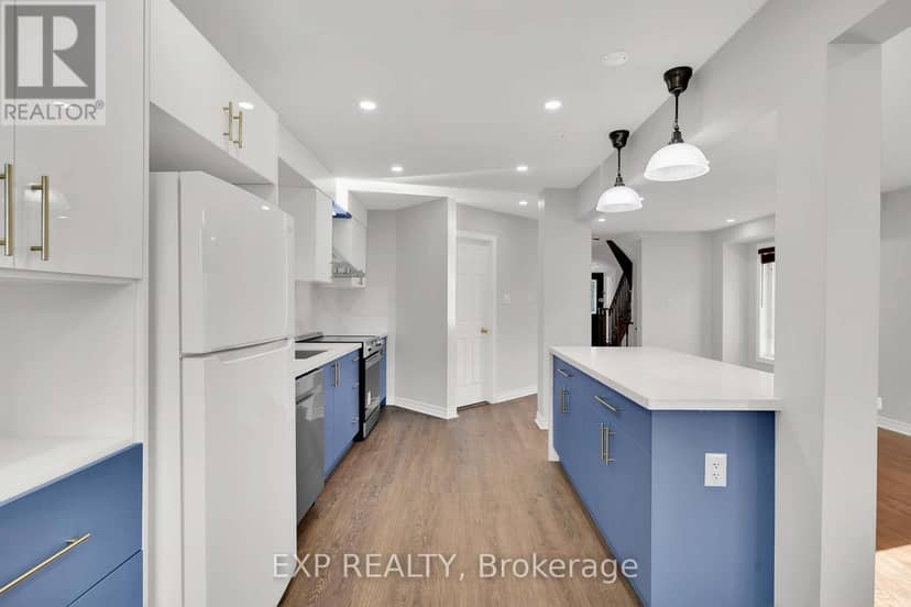 6 Purdy Crescent W — photo 13 of 40