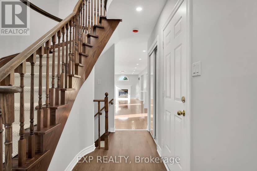 6 Purdy Crescent W, Toronto, photo 4
