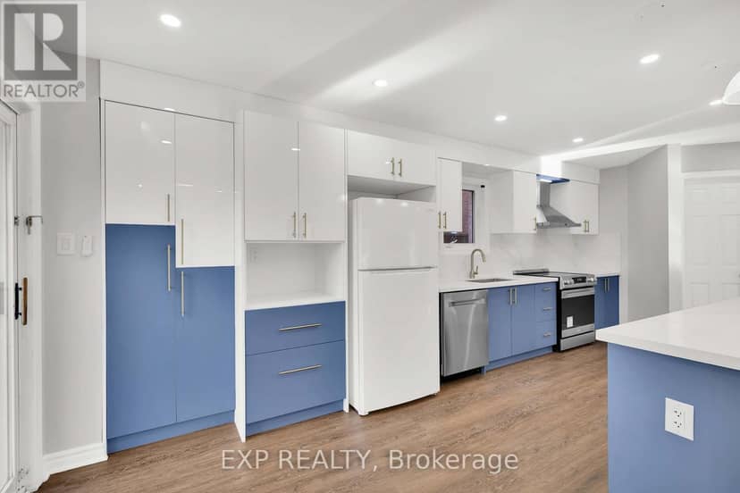 6 Purdy Crescent W — photo 12 of 40