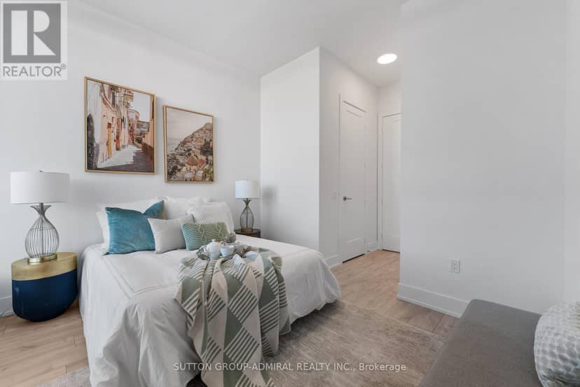 224 - 858 Dupont Street — photo 16 of 39