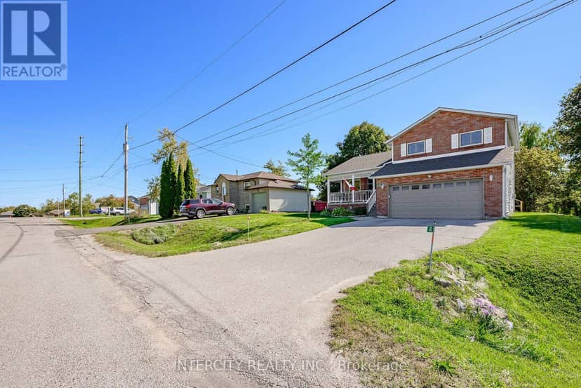 48 Champlain Boulevard — photo 3 of 40