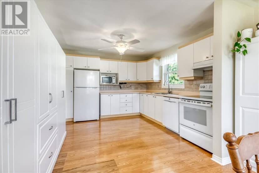 26 Monique Crescent — photo 12 of 40
