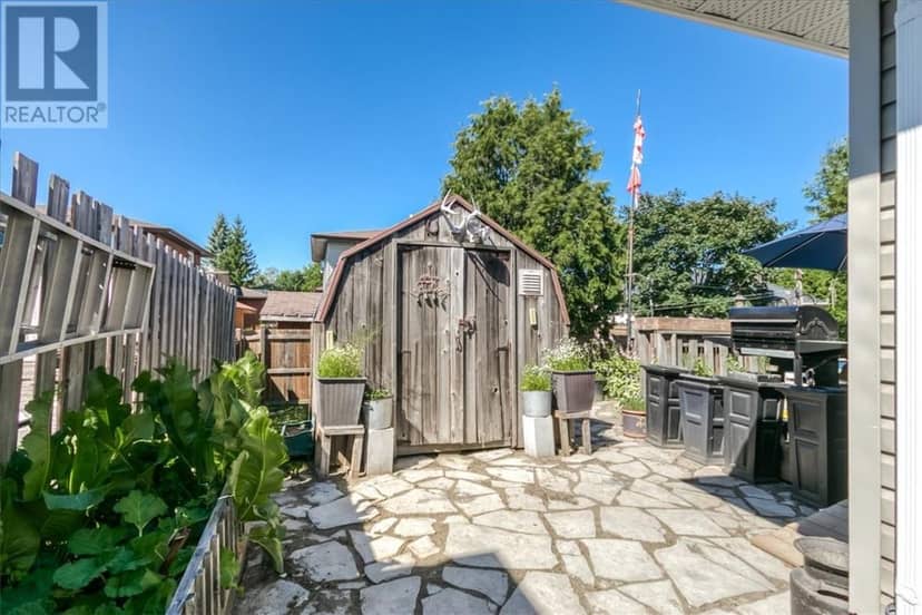 26 Monique Crescent — photo 11 of 40