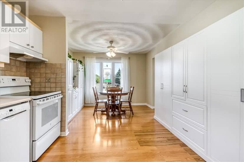 26 Monique Crescent — photo 14 of 40