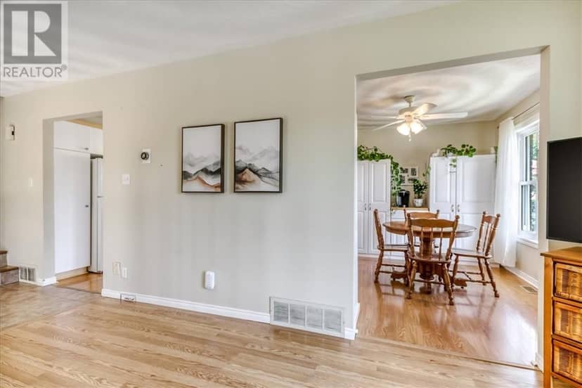 26 Monique Crescent — photo 19 of 40