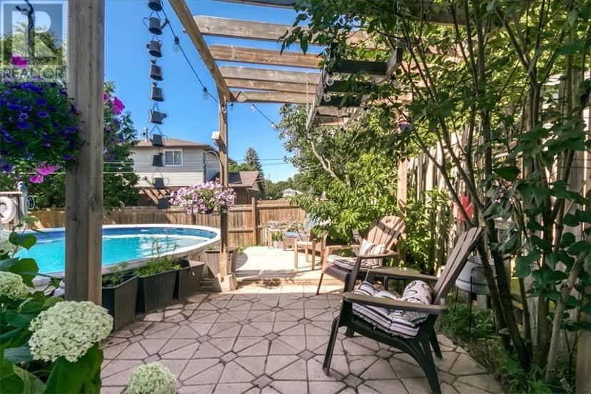 26 Monique Crescent — photo 9 of 40