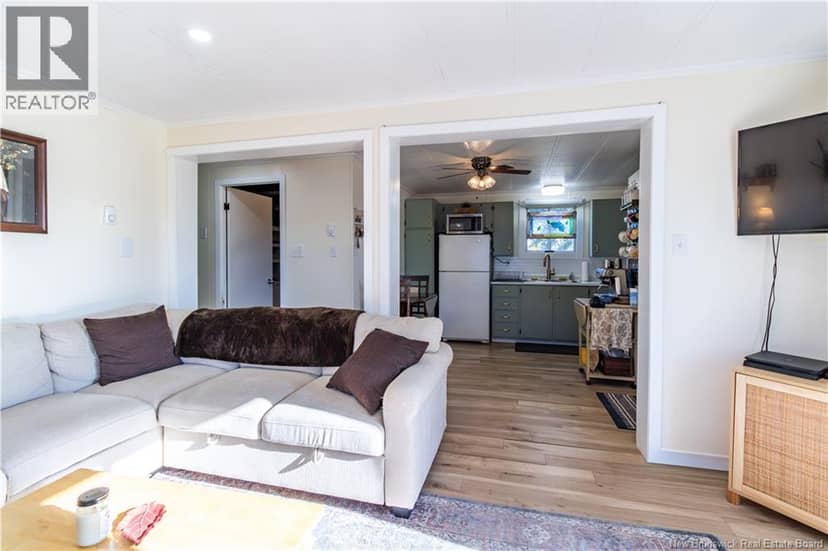 2 Orchard Crescent — photo 9 of 26