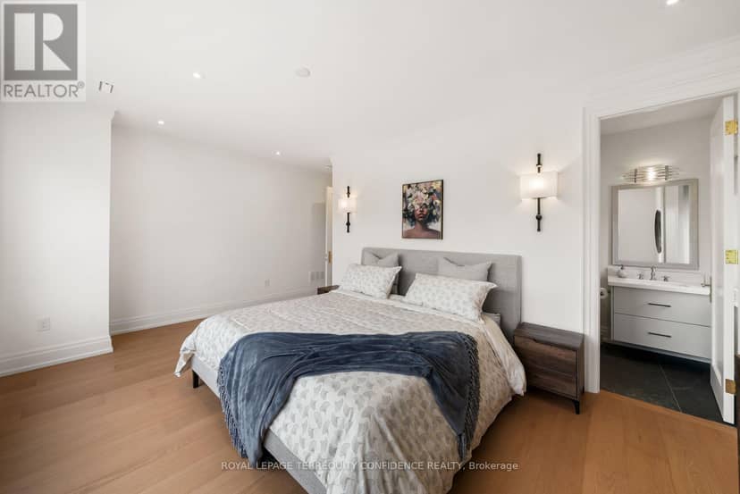 8 Canary Crescent — photo 33 of 40