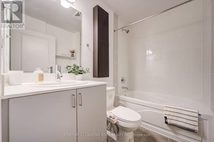 102 - 5162 Yonge Street — photo 13 of 40