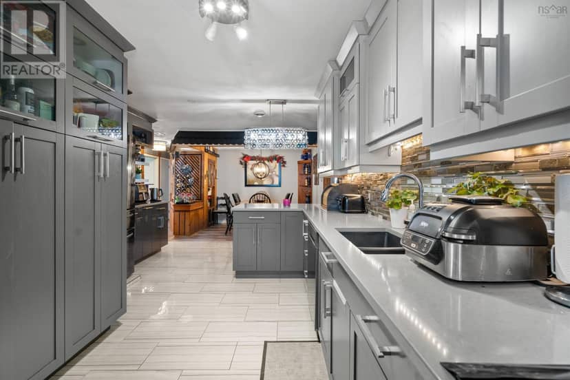16 Rogers Avenue — photo 15 of 40