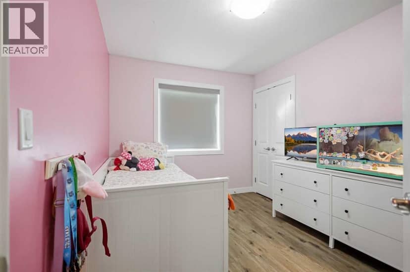 4906 43 Street — photo 19 of 34