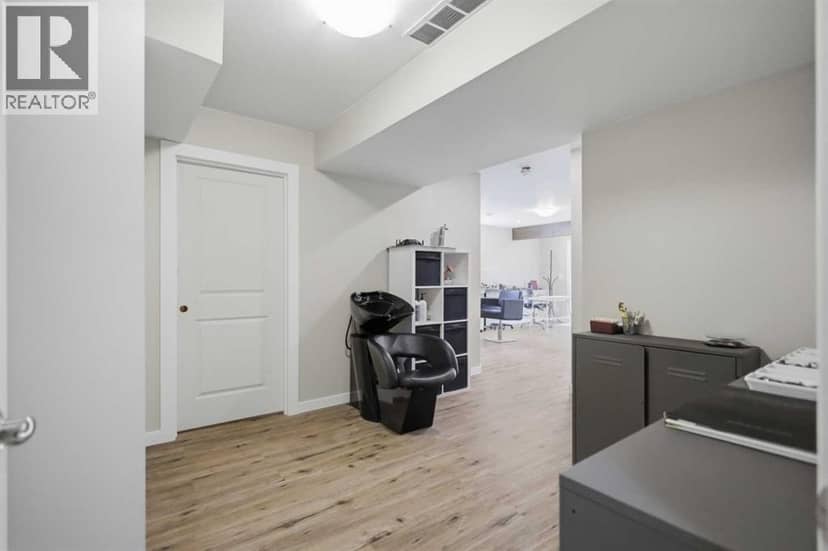 4906 43 Street — photo 16 of 34