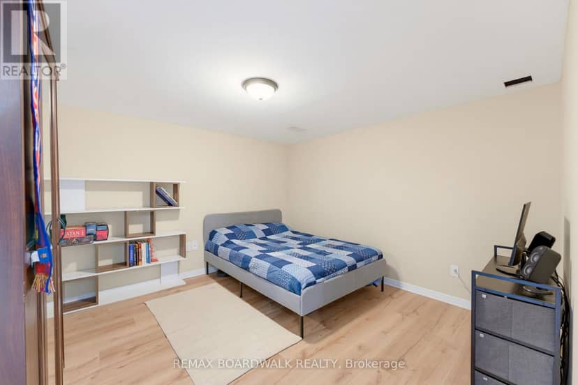 210 Broxburn Crescent — photo 38 of 40