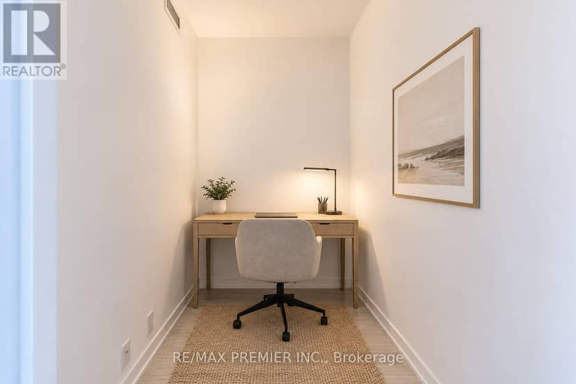 5901 - 950 Portage Parkway — photo 8 of 15