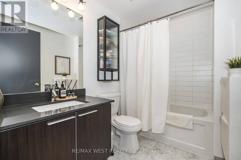 1705 - 10 Park Lawn Road — photo 5 of 40