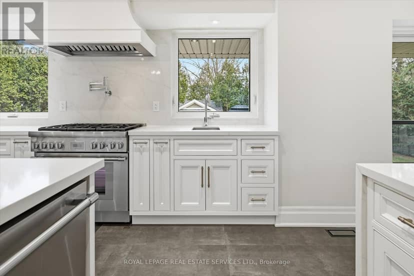 1601 Venetia Drive — photo 13 of 40
