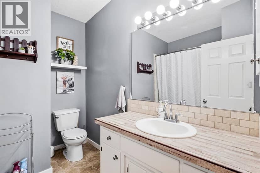 5141 43 Street — photo 14 of 40