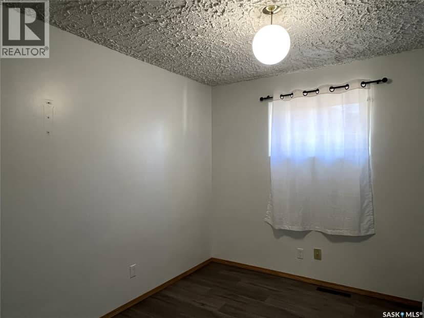 515 3rd AVENUE W — photo 11 of 29