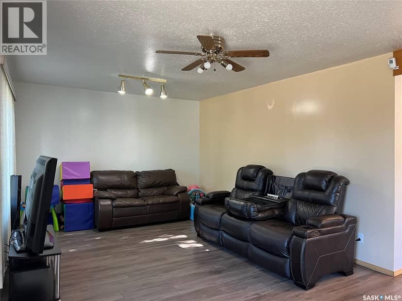 515 3rd AVENUE W, Meadow Lake, photo 2