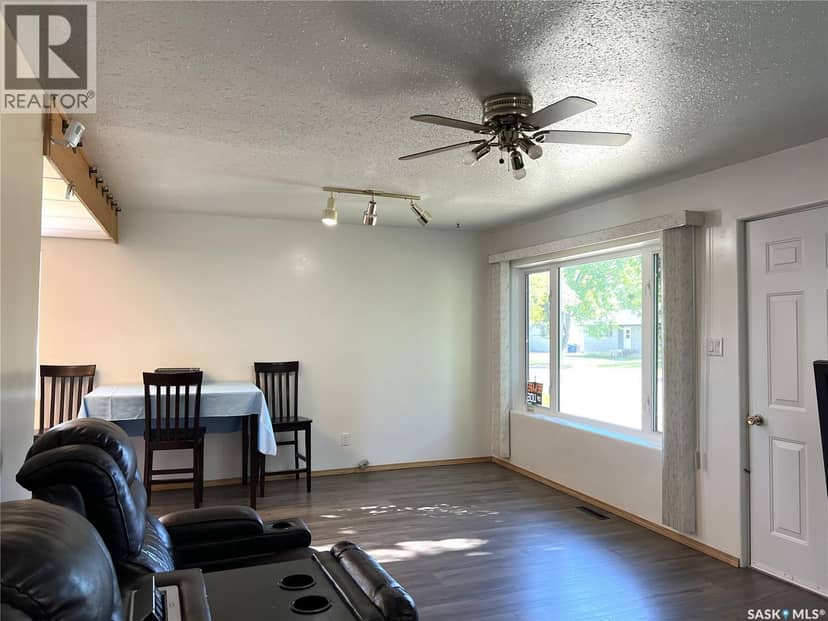 515 3rd AVENUE W, Meadow Lake, photo 3