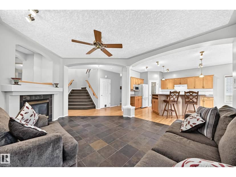 265 Dunvegan Rd NW — photo 11 of 40