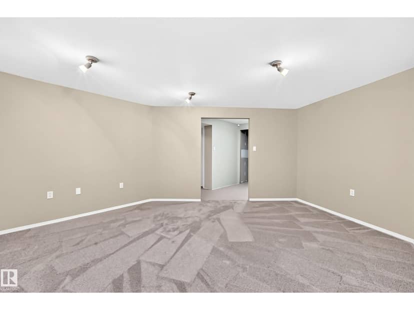 265 Dunvegan Rd NW — photo 33 of 40