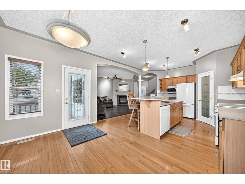 265 Dunvegan Rd NW — photo 9 of 40