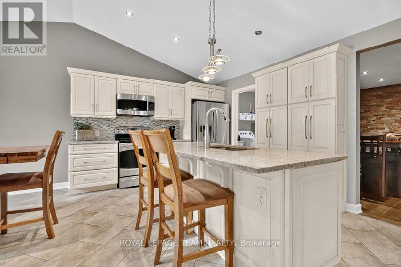 5668 Mahogany Lane — photo 16 of 40