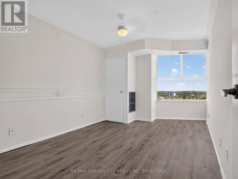 1107 - 7 Gale Crescent — photo 12 of 28