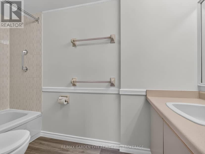 1107 - 7 Gale Crescent — photo 16 of 28