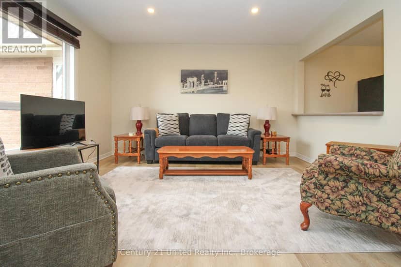 204 - 1110 Clonsilla Avenue, Peterborough, photo 4