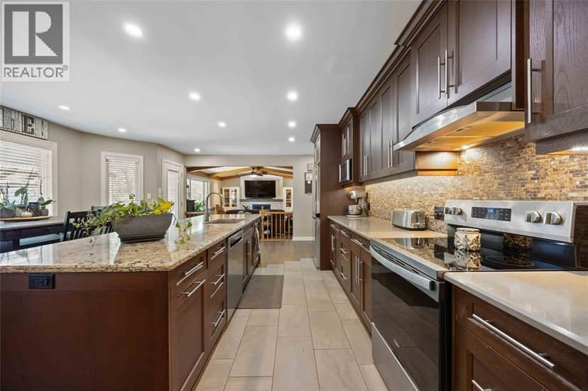 756 St Clair Parkway — photo 18 of 40