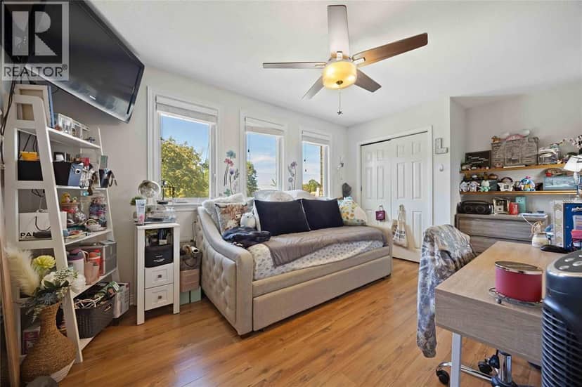 756 St Clair Parkway — photo 32 of 40