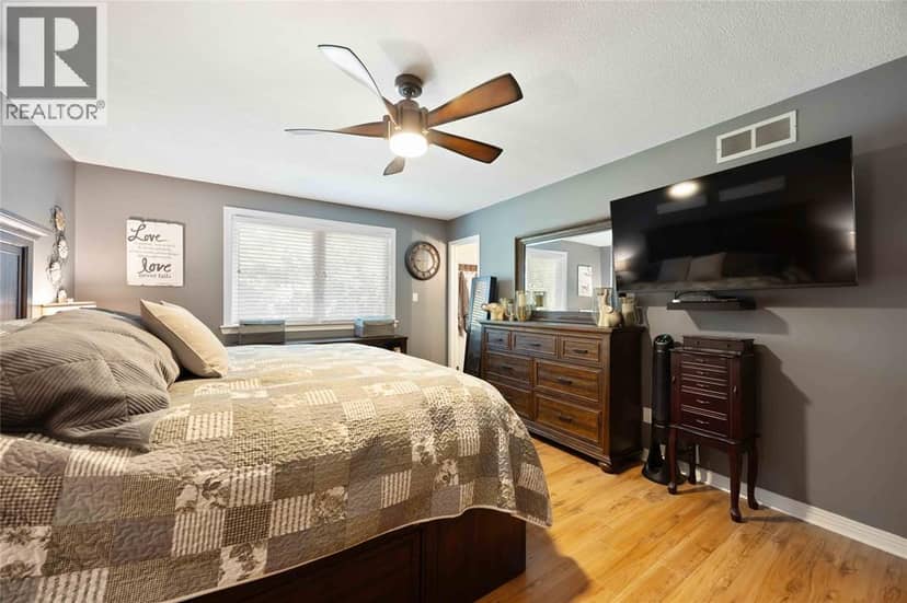 756 St Clair Parkway — photo 36 of 40