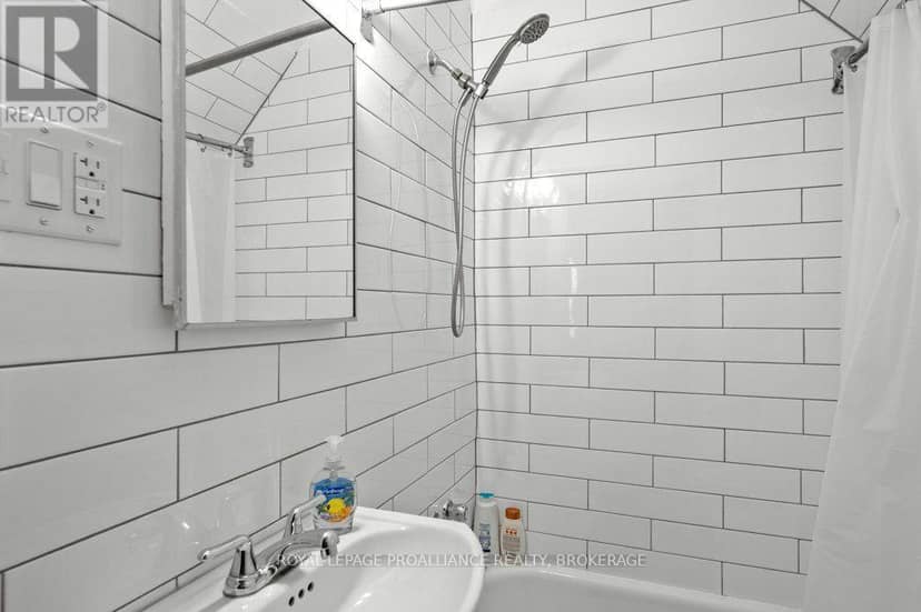 236 Frontenac Street — photo 27 of 40