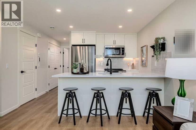 205, 40 Livingston Parade NE, Calgary, photo 2