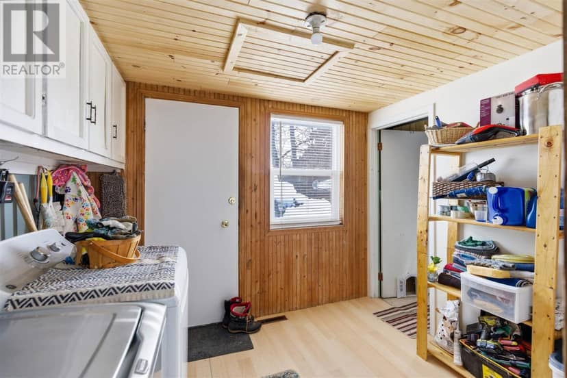 49 Hawthorne AVE — photo 20 of 36
