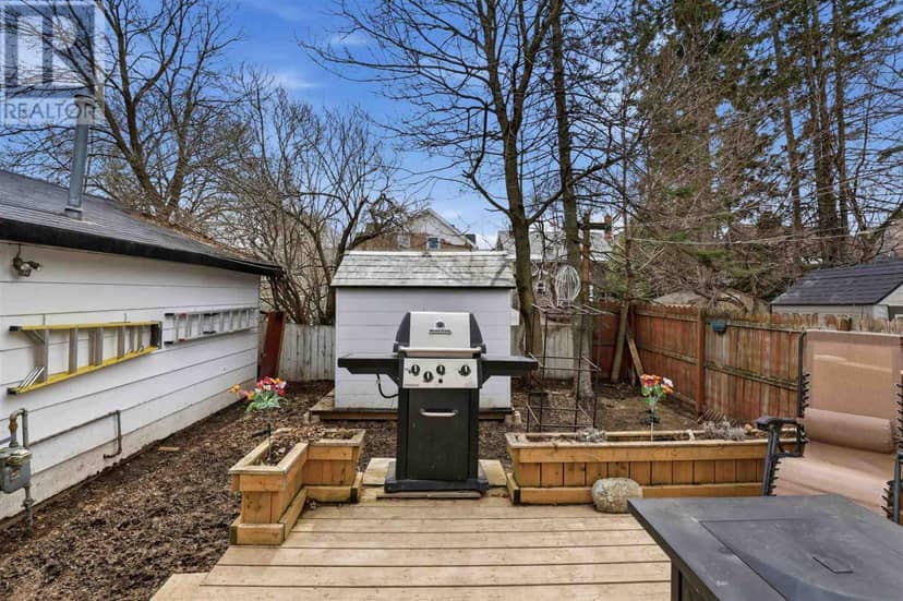 49 Hawthorne AVE — photo 29 of 36