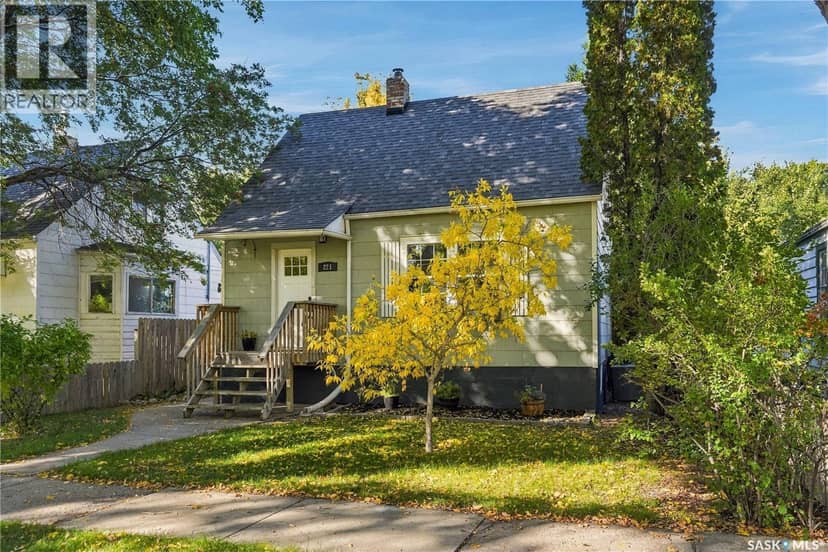 221 Elm STREET, Saskatoon, photo 2