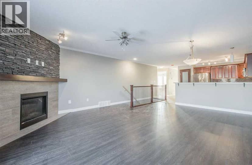 5215 52 Street — photo 9 of 40