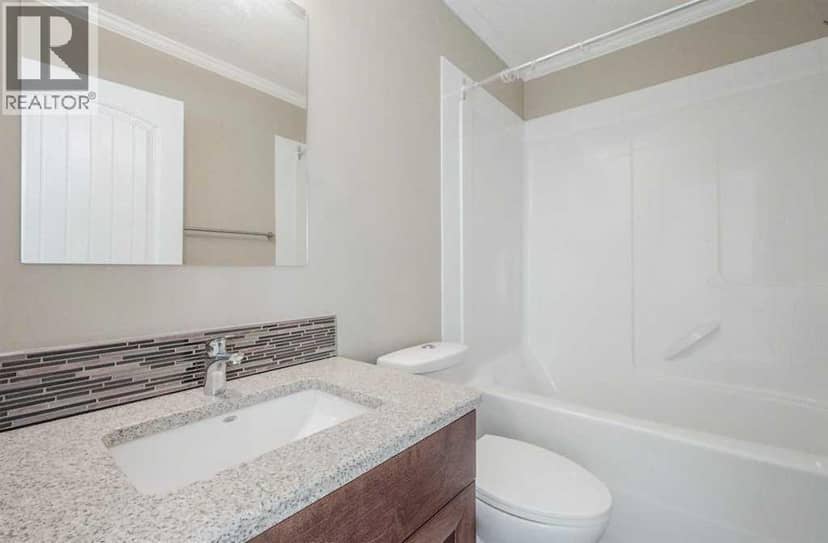 5215 52 Street — photo 11 of 40